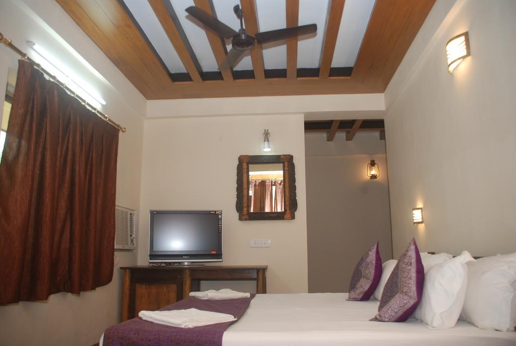 Royal Palace Beach Resort Calangute Room photo