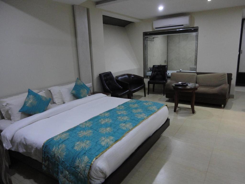 Royal Palace Beach Resort Calangute Room photo